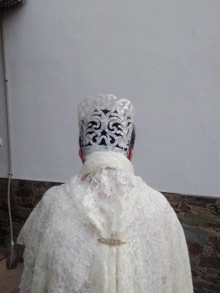 Mantilla, Peineta y Broche