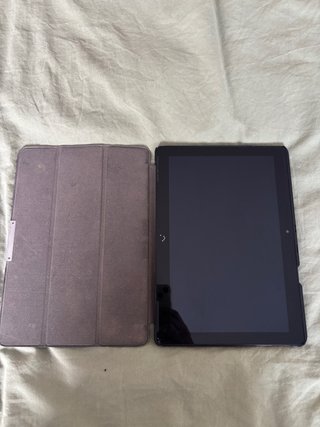 Tablet Negra con Funda Marrón
