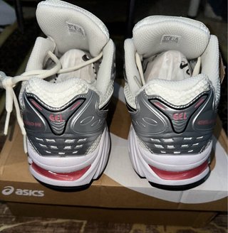 Asics Gel Kayano 14 rosas y plateadas