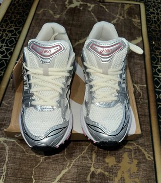 Asics Gel Kayano 14 rosas y plateadas