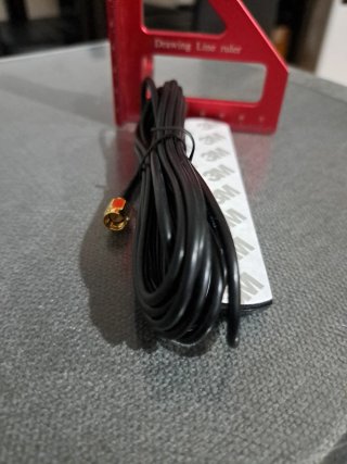 Antena WiFi con cable y conector dorado