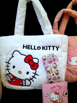 Bolsos Hello Kitty y Friends + Monedero.