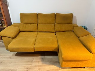 Sofá 3 plazas chaiselong mostaza