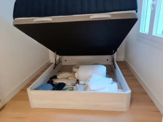 Canapés de madera con colchónes viscoelastico