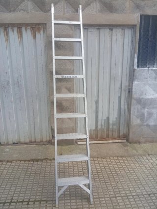 Escalera aluminio 9 peldaños