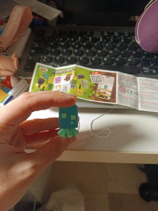 Figurita Minecraft Kinder Joy