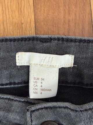 Vaqueros pitillo grises H&M