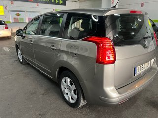Peugeot 5008 2011