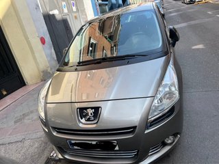 Peugeot 5008 2011