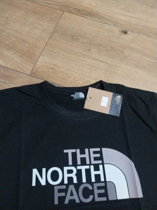 Camiseta The North Face Negra