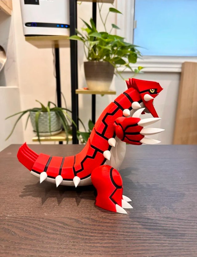 Figura Groudon Pokémon 20 cm
