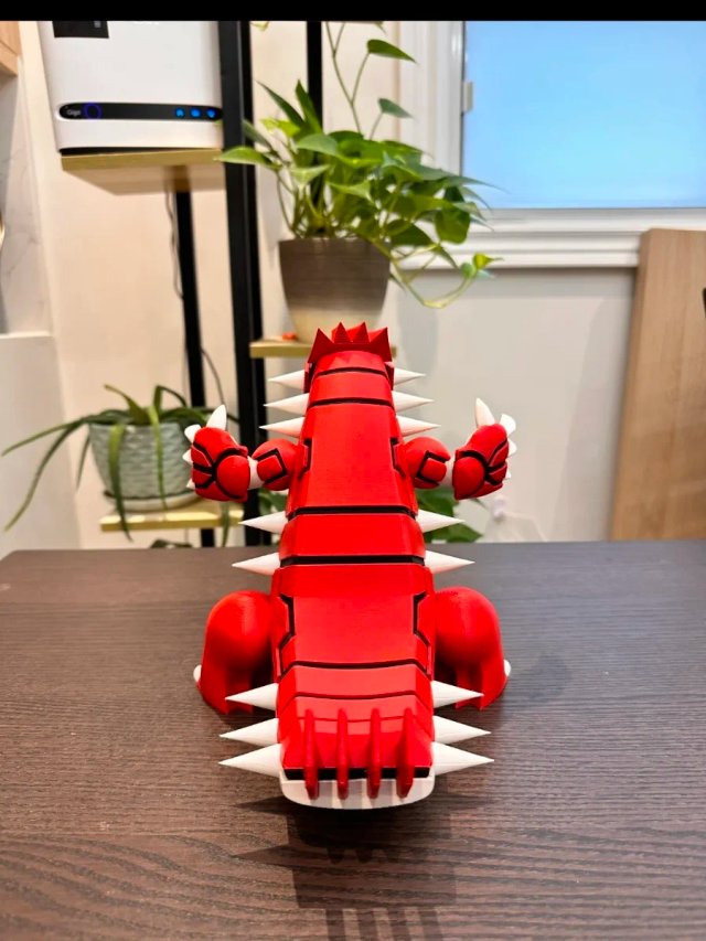 Figura Groudon Pokémon 20 cm