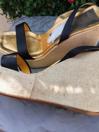 Cuñas Prada Doradas y Negras