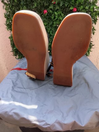 Cuñas Prada Doradas y Negras