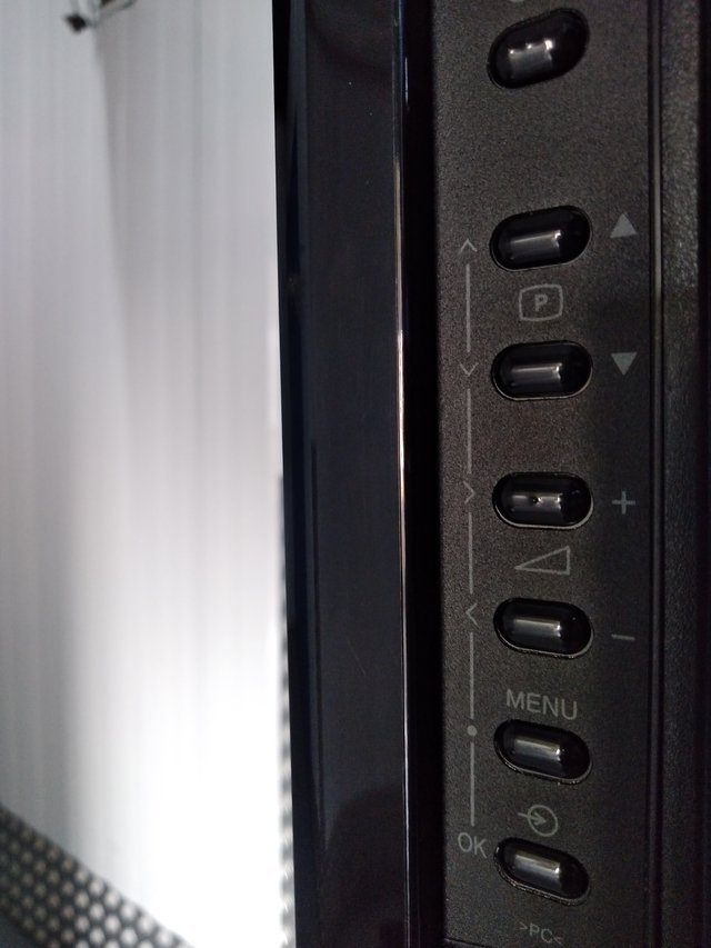TV Toshiba 40 LCD + Soporte unicol