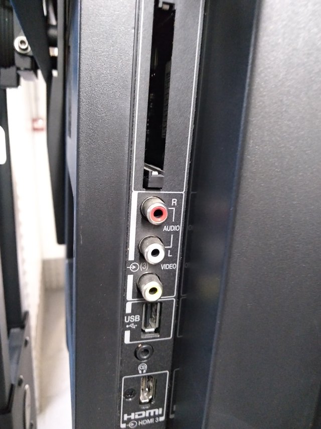 TV Toshiba 40 LCD + Soporte unicol