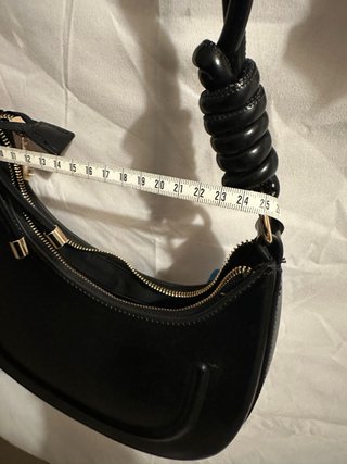 Borsa nera con manico rigido