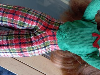Ropa Nancy: Jersey verde y pantalón cuadros