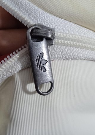 Mochila Adidas Blanca con Tiras Rojas