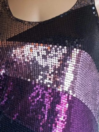 Vestido lentejuelas negro y morado