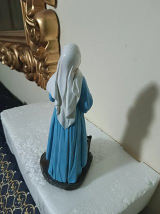 Estatua Virgen María Embarazada 21cm de alta.