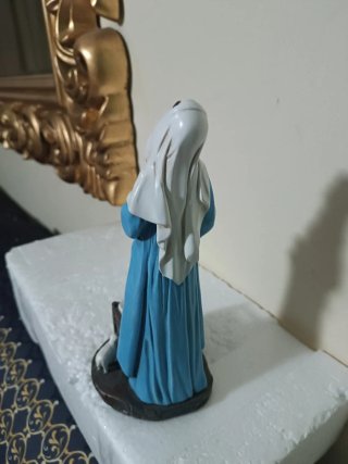 Estatua Virgen María Embarazada 21cm de alta.