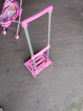 Carrito de bebé rosa y blanco