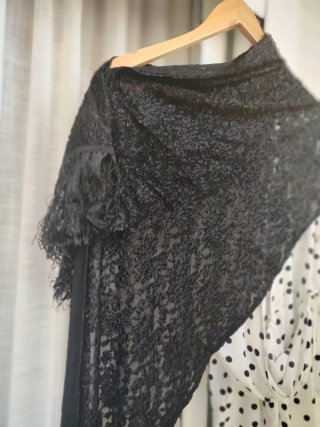 Fular encaje negro tipo chantilly