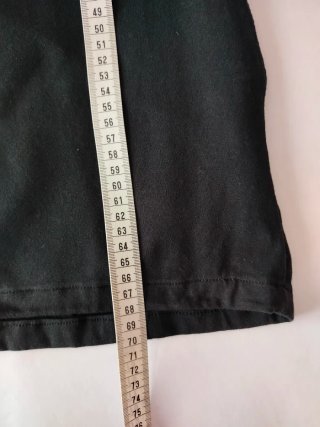 Camiseta negra con mangas de tul