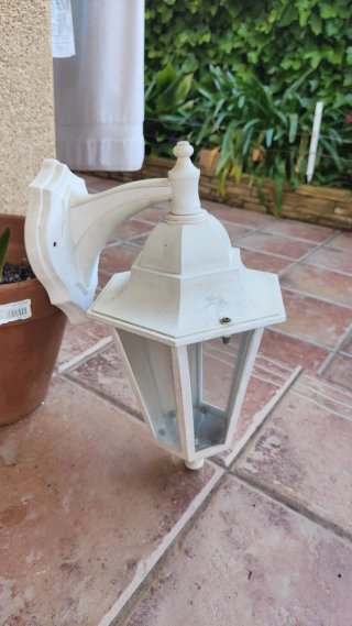 Farol de pared blanco