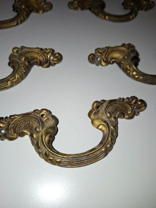 Maniglie in metallo dorate in stile vintage