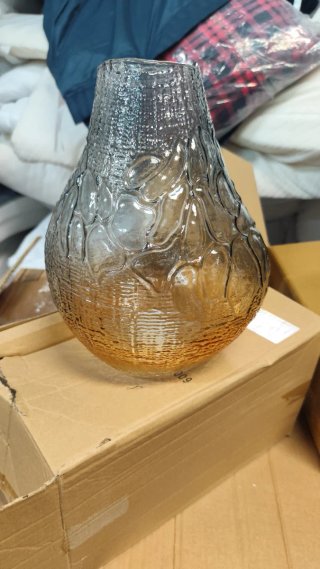 Jarrón de cristal texturizado