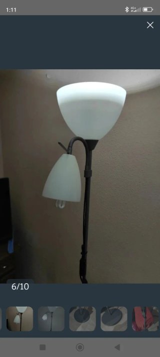 Lámpara de pie moderna gris y blanca
