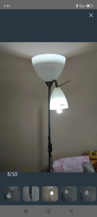 Lámpara de pie moderna gris y blanca
