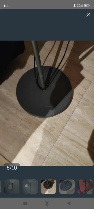Lámpara de pie moderna gris y blanca