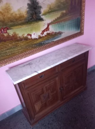 Mueble de madera y mármol + cuadro