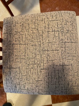 Juego de 4 sillas de salón- comedor de madera