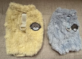 Trajes perro pequeño. S aunq uno parece + pequeño.