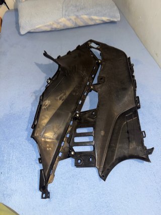 Tapa lateral TMAX 560