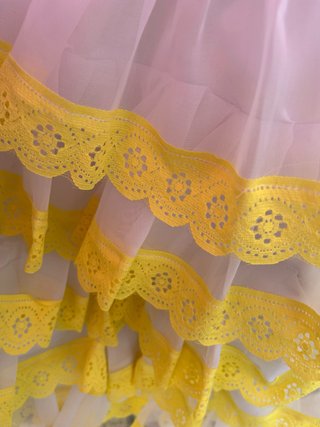 Vestido de flamenca blanco y amarillo