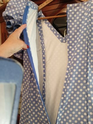 Traje de flamenca celeste con lunares-romerias