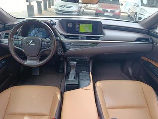 Lexus ES 300h Business 160 kW (218 CV)