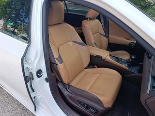 Lexus ES 300h Business 160 kW (218 CV)