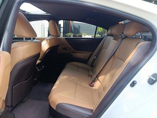 Lexus ES 300h Business 160 kW (218 CV)