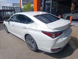 Lexus ES 300h Business 160 kW (218 CV)