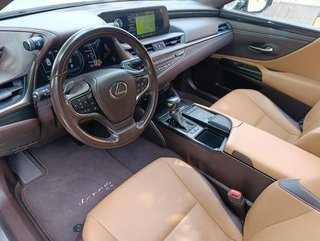 Lexus ES 300h Business 160 kW (218 CV)