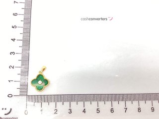 colgante oro 18k con piedra con malaquita
