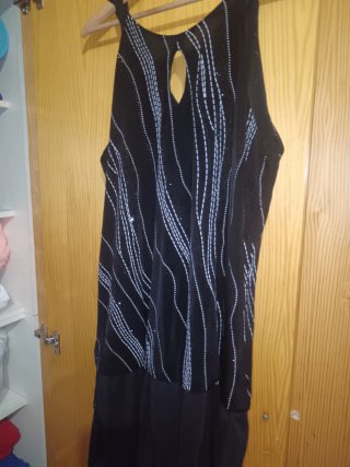 Vestido negro de fiesta  con detalles plateados