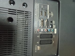 Televisor LG Negro con Mando y Cable