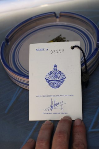 Cenicero de cerámica de Muel con el escudo de Aragón.